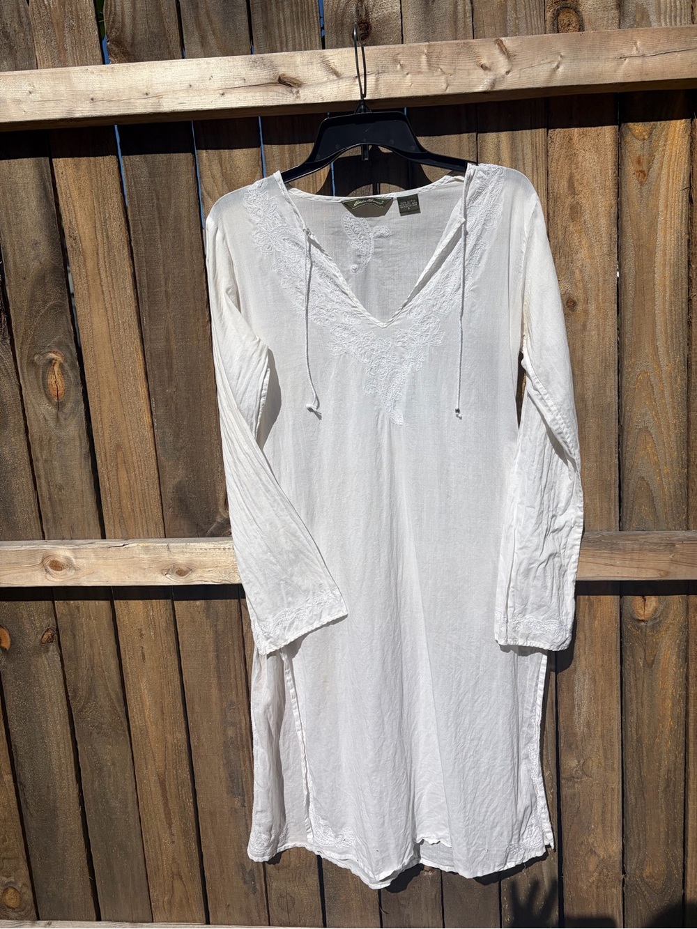 Eddie Bauer White Embroidered V‑Neck Midi Tunic Dress